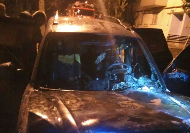 Ночью на Салтовке сгорел автомобиль. Фото: dsns.gov.ua