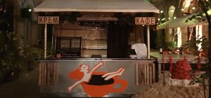 Перекрыли красоту: в дворике Одесской филармонии появился нелепый киоск