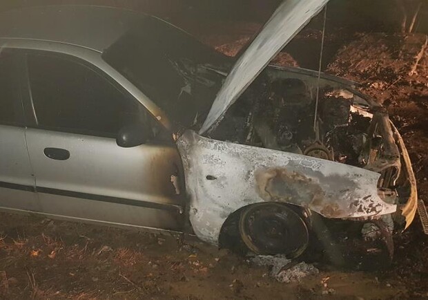 В пригороде Харькова на одной улице за ночь сгорели два автомобиля. Фото: dsns.gov.ua