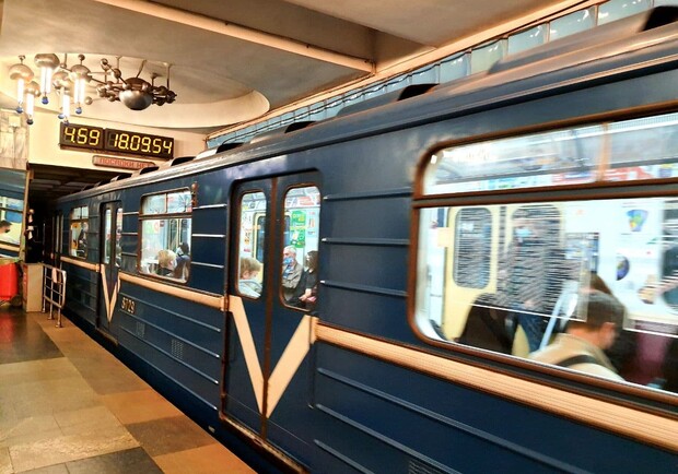 В харьковском метро временно остановились поезда. Фото: Vgorode