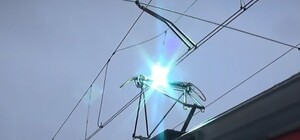 И снова селфи: в Одессе 17-летний парень получил разряд током на крыше поезда 