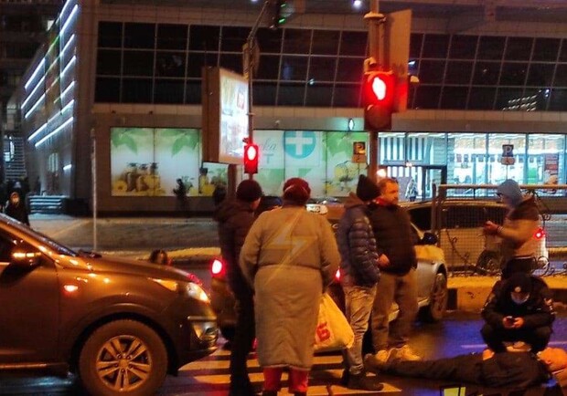 В Харькове такси сбило дедушку на "зебре". Фото: "Труха"