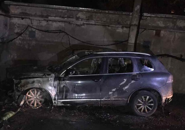 В Одессе на улице Армейской горел автомобиль. Фото: Нацполиция