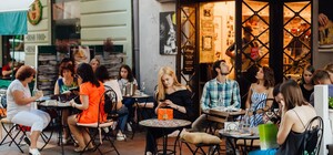 Уже можно: министр культуры призвал украинцев гулять по театрам и кафе на выходных