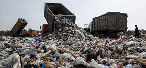 Места мало: мусор из Львова грузовиками везут в Днепропетровскую область