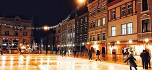 На площі Ринок запрацювала ковзанка: ціни
