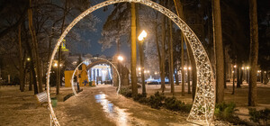 Новая локация для селфи: в парке Горького появились светящиеся арки
