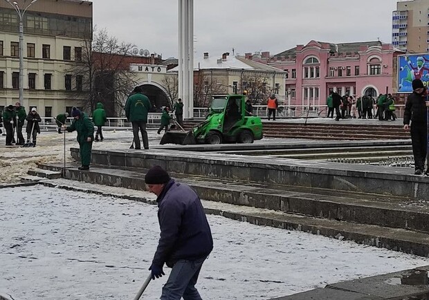 В центре Харькова готовятся к похоронам Кернеса. Фото: suspilne.media
