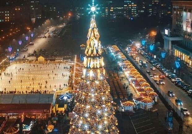 19 декабря на площади Свободы зажгут главную елку. Фото: Юрий Шевченко