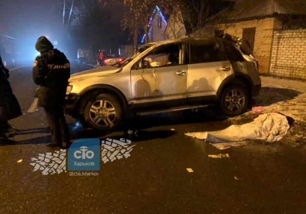 Был пьян: на Холодной горе водитель снёс столб и убил свою жену - фото