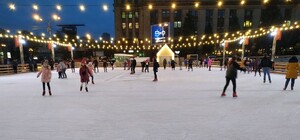 Готовь коньки: на Греческой площади строят каток