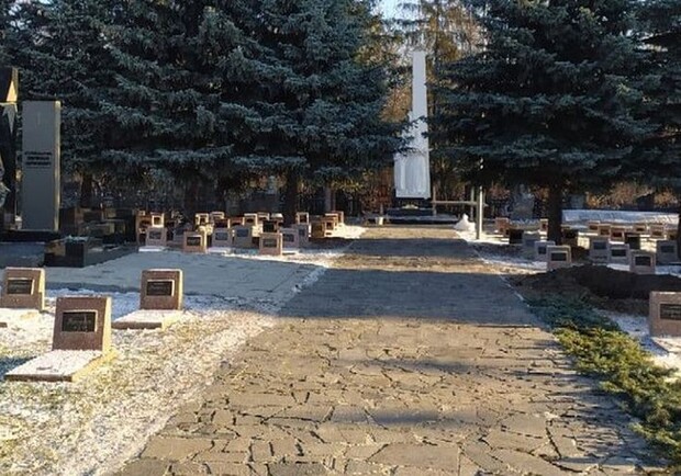 Геннадия Кернеса похоронят рядом с Евгением Кушнаревым. Фото: Суспільне-Харків