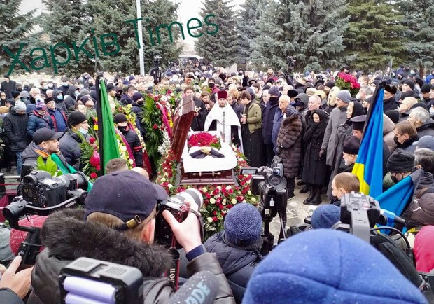 На кладбщие №2 в Харькове началась церемония погребени. Фото: Харків.Times