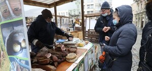 Непередбачуваний грудень: фермерський ярмарок на площі Ринок закрили