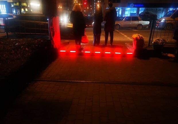 На Таирова появилась светящаяся зебра. Фото: "СМЕП"