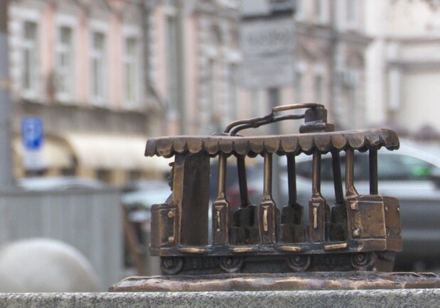 В Днепре появилось еще четыре бронзовых мини-скульптуры - фото: Суспільне