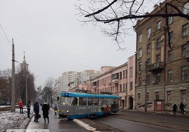 В Харькове — новогодний "трамвайный дрифт". Фото: ХС