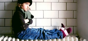 Опасные игры: в Днепре 9-летняя девочка застряла ногой в батарее (видео)