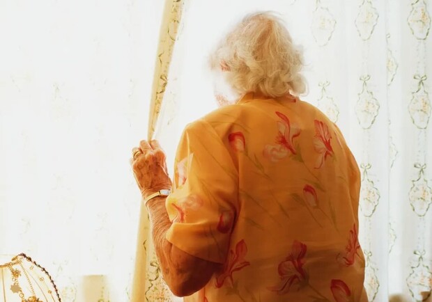 На Салтовке 89-летняя женщина выпрыгнула из окна. Фото: theguardian.com