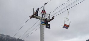 Незабутні краєвиди: у Волосянці зупинився підйомник з людьми