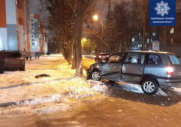 В ДТП на ХТЗ пострадало два человека. Фото: Патрульная полиция Харьковской области
