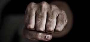 За фото в фонтане: в саду Шевченко охрана избила мужчину