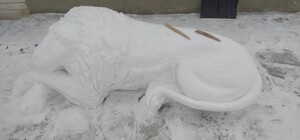 Скульптор із Львівщини створює зі снігу левів: фото, відео