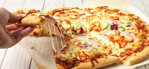 Ситий лютий: львів'ян закликають міняти макулатуру на піцу