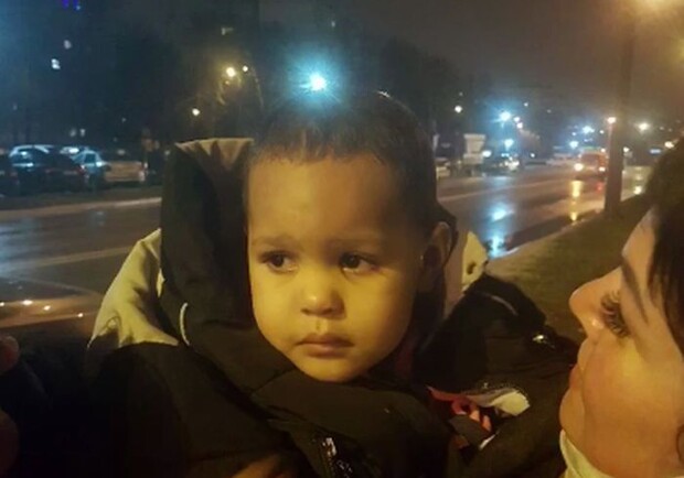 На Салтовке мать-наркоманка бросила двухлетнего ребенка ночью на улице. Фото: скриншот телеграмм-канала ХХ