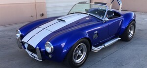 Мастер на все руки: физрук с Киевщины создал копию Shelby Cobra