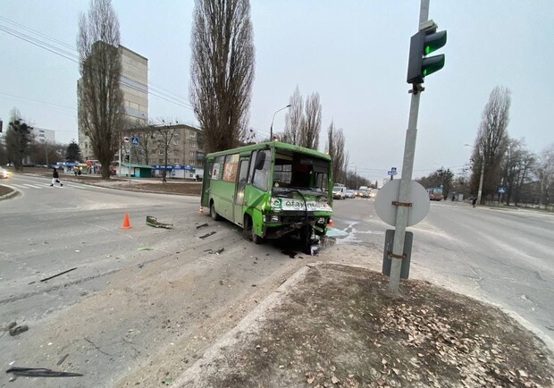 На Новых домах грузовик влетел в маршрутку. Фото: ГУ НП в Харьковской области