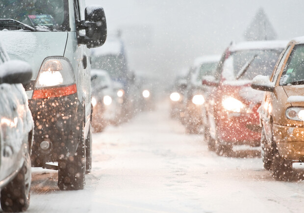 Где в Харькове возникли пробки из-за снегопада 9 февраля. Фото: vinograd.us