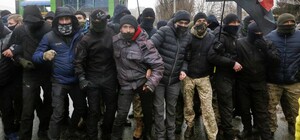 Жгли фаеры и дымовые шашки: под телеканалом 