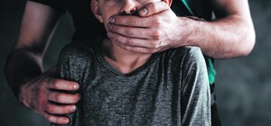 Приговор: в Харькове мужчина изнасиловал подростка, угрожая ножом