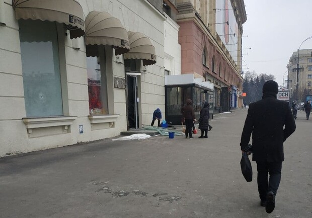 Появилось видео нападения на бутик в центре Харькова. Фото: ХХ