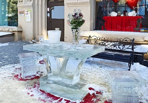На Сумской появилась ледяная инсталляция. Фото:  @vitaliybelichko