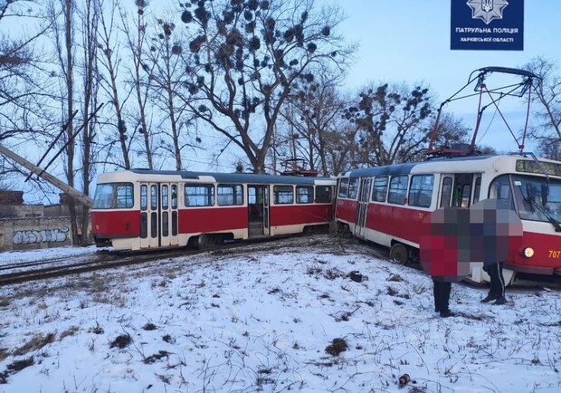 В Харькове трамвай сопел с рельсов. Фото: Управление патрульной полиции