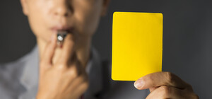 Відео: тренер ФК «Львів» отримав жовту картку через вимогу розмовляти українською