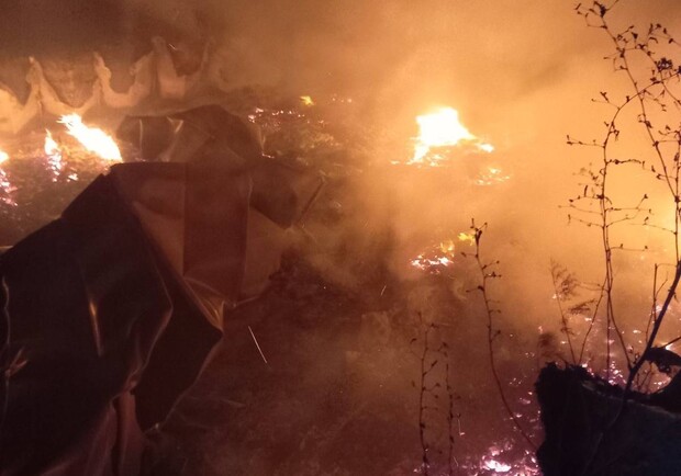 В Харькове — пожар на заводе транспортного оборудования. Фото: kh.dsns.gov.ua