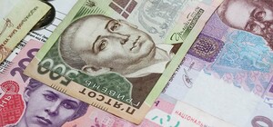 Для пенсий и стипендий: президент подписал закон о компенсациях за задержку выплат