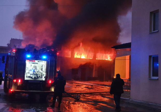 В Холодногорском районе горел склад пластиковых изделий. Фото: ГСЧС Украины в Харьковской области