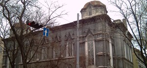 Под слоем штукатурки: в здании Бродской синагоги нашли столетние росписи