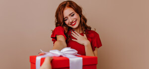 Айфон подождет: какие подарки чаще всего получают днепрянки на 8 марта