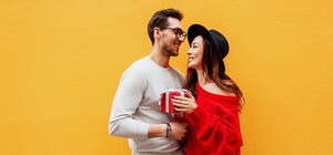 Колечко подождет: какие подарки чаще всего получают запорожанки на 8 марта