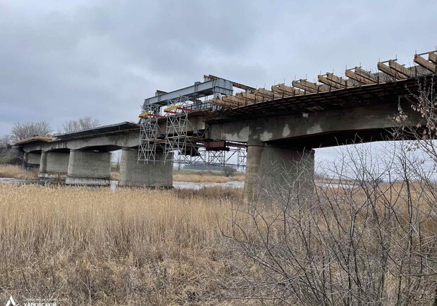 На границе Харьковской области ремонтируют мост. Фото: Служба автодорог в Харьковской области
