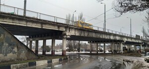 Грузовики не проедут: на аварийном мосту в Одессе поставят габаритные ворота