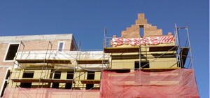 Остались голые стены: что не так с реконструкцией дома на Пейзажке