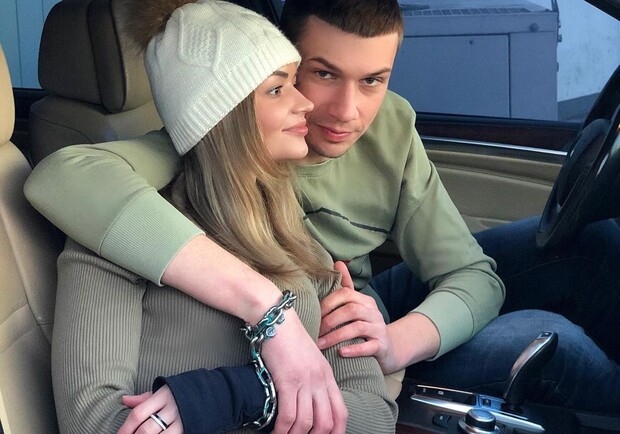 Пара влюбленных харьковчан прожила "на цепи" уже месяц. Фото: instagram.com/wecontacted
