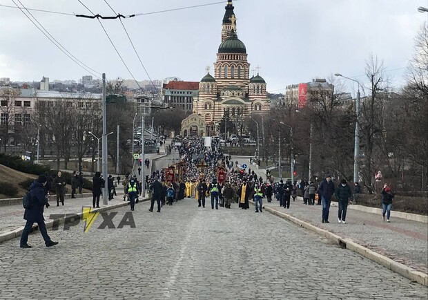 3000 человек: в центре Харькова прошел крестный ход - фото