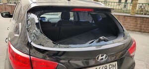 Выбили стекло: у музыканта украли гитары из машины